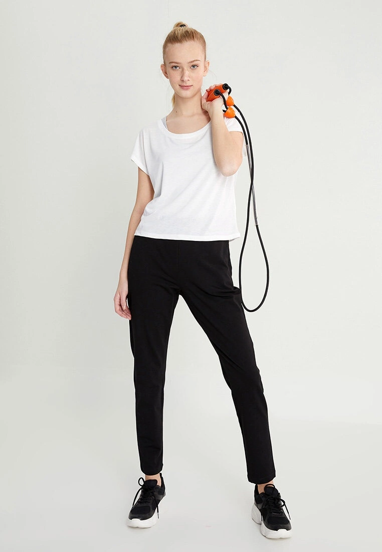 LC WAIKIKI Elastic Waist Regular Pocket Detailed Women's Sweatpants 3 LC WAIKIKI Elastic Waist Regular Pocket Detailed Women's Sweatpants