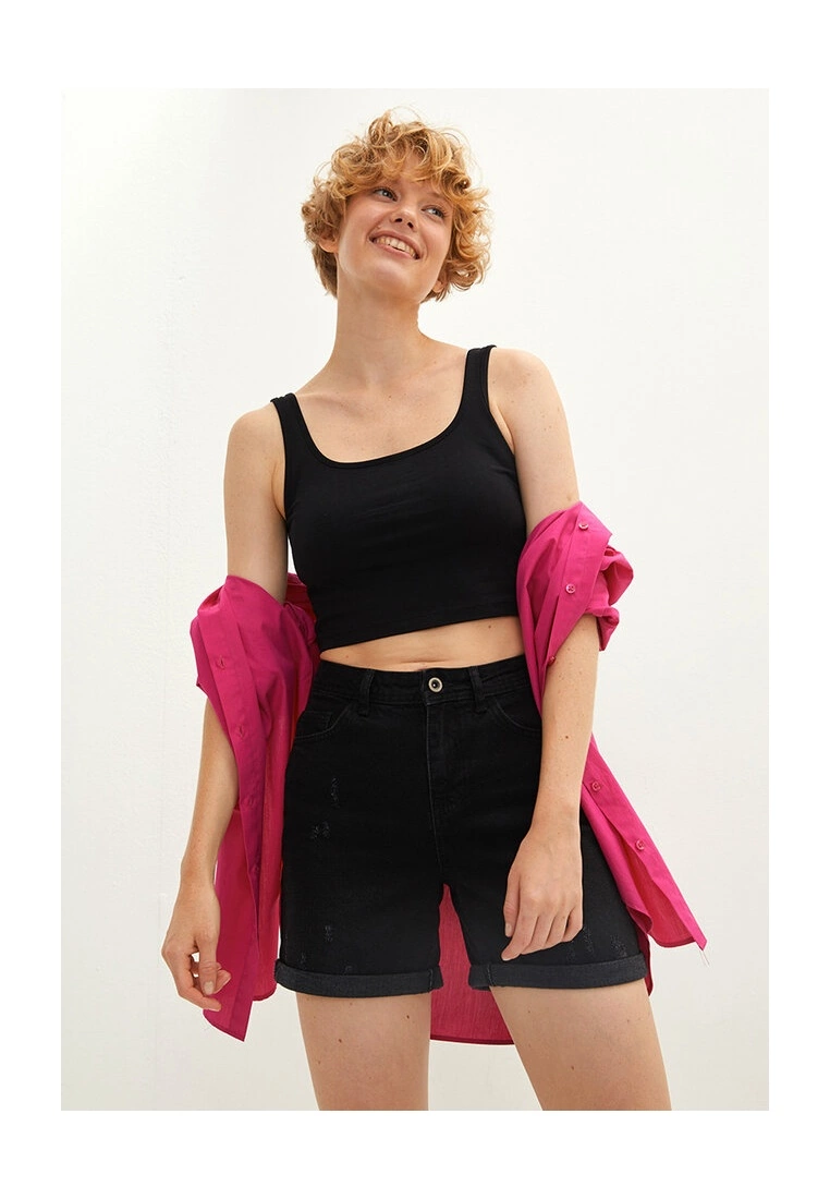 LC WAIKIKI High Waist Fit Women Denim Shorts 5 LC WAIKIKI High Waist Fit Women Denim Shorts - Image 3