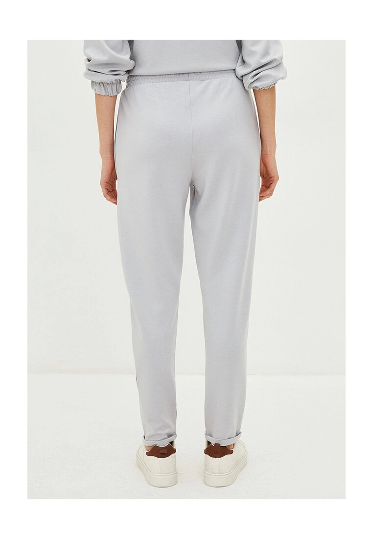 LC WAIKIKI Women's Elastic Waist Plain Sweatpants 4 LC WAIKIKI Women's Elastic Waist Plain Sweatpants - Image 2