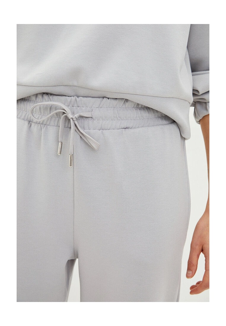 LC WAIKIKI Women's Elastic Waist Plain Sweatpants 5 LC WAIKIKI Women's Elastic Waist Plain Sweatpants - Image 3