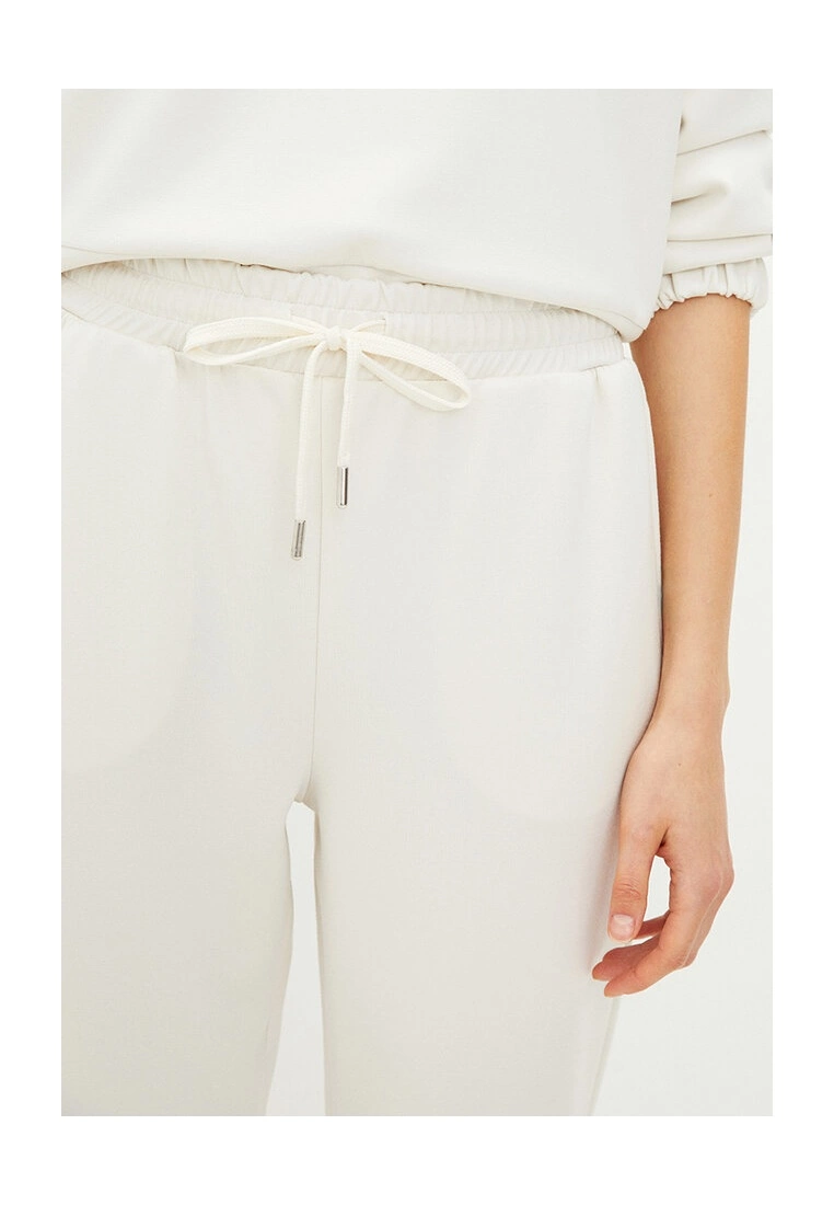 LC WAIKIKI Elastic Waist Plain Sweatpants 5 LC WAIKIKI Elastic Waist Plain Sweatpants - Image 3