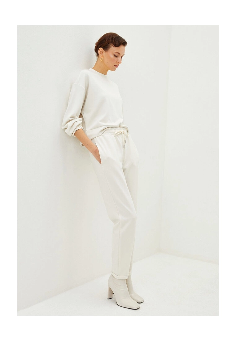 LC WAIKIKI Elastic Waist Plain Sweatpants 6 LC WAIKIKI Elastic Waist Plain Sweatpants - Image 4