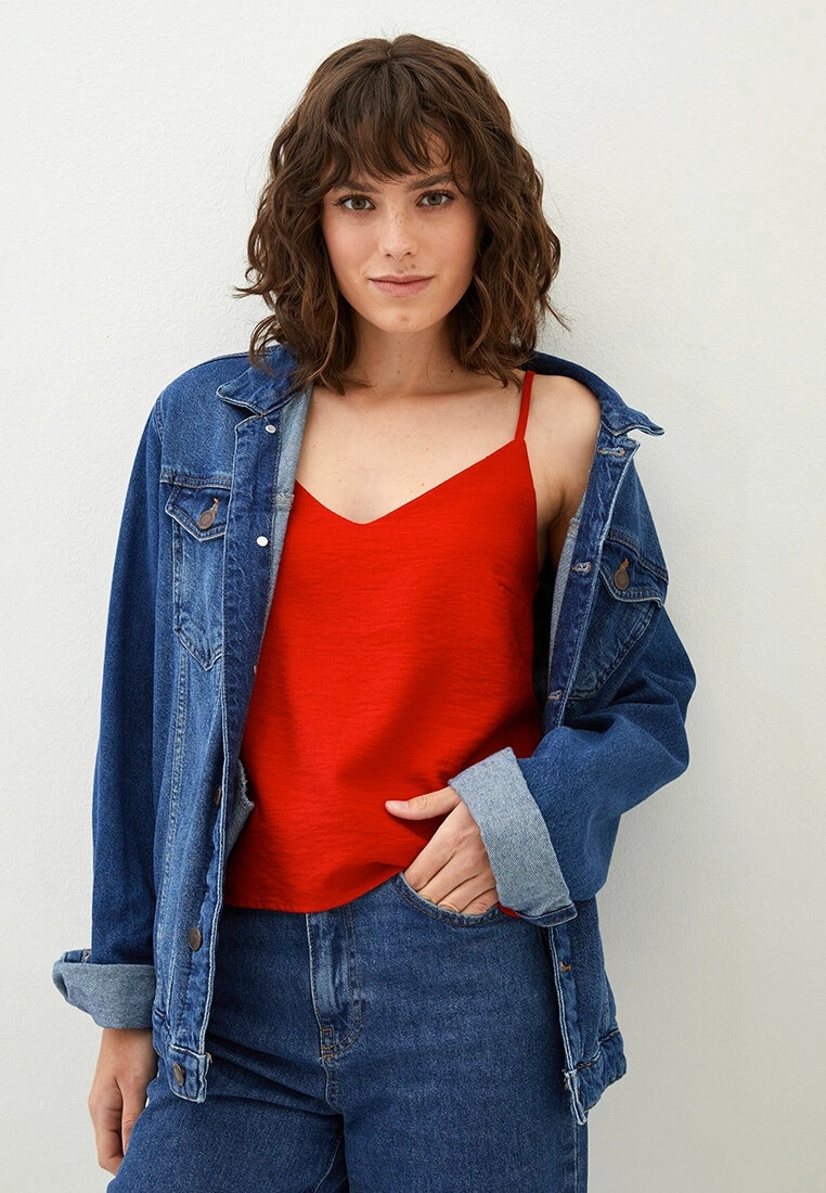 LC WAIKIKI V-Neck Straight Cami Top 4 LC WAIKIKI V-Neck Straight Cami Top - Image 2