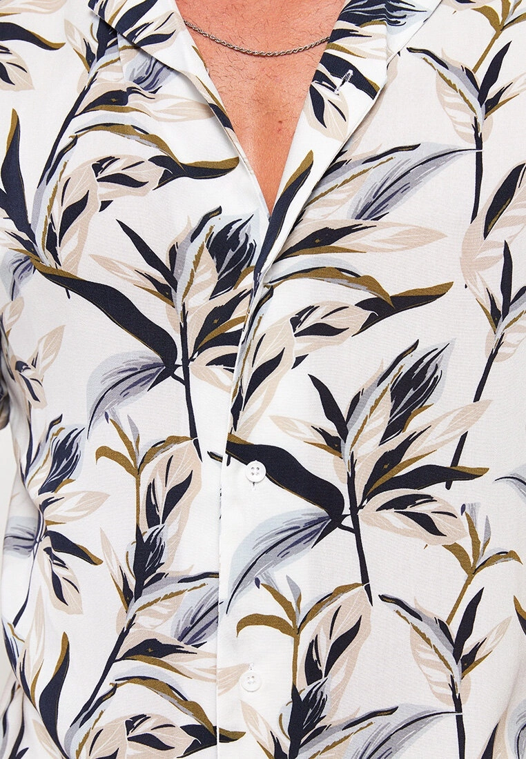 LC WAIKIKI Comfortable Fit Resort Collar Short Sleeve Patterned Men's Shirt 6 LC WAIKIKI Comfortable Fit Resort Collar Short Sleeve Patterned Men's Shirt - Image 4