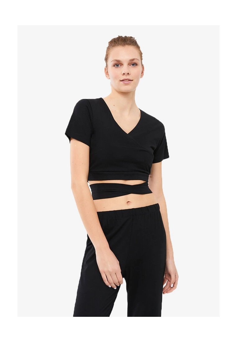 LC WAIKIKI Straight Pajamas Set 6 LC WAIKIKI Straight Pajamas Set - Image 4