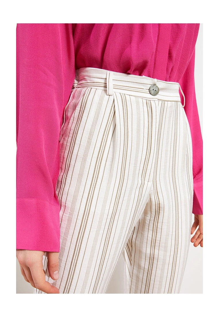 LC WAIKIKI Comfortable Fit Linen Trousers 5 LC WAIKIKI Comfortable Fit Linen Trousers - Image 3