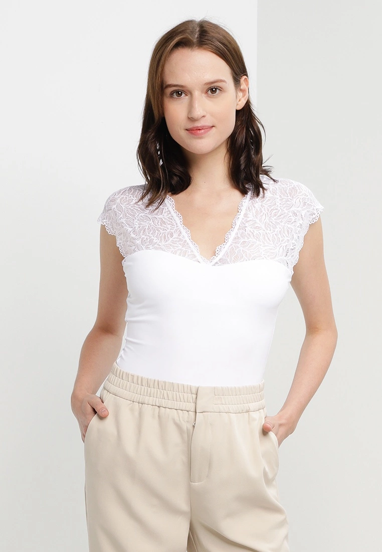 LC WAIKIKI Embroidered Snap Bodysuit 3 LC WAIKIKI Embroidered Snap Bodysuit