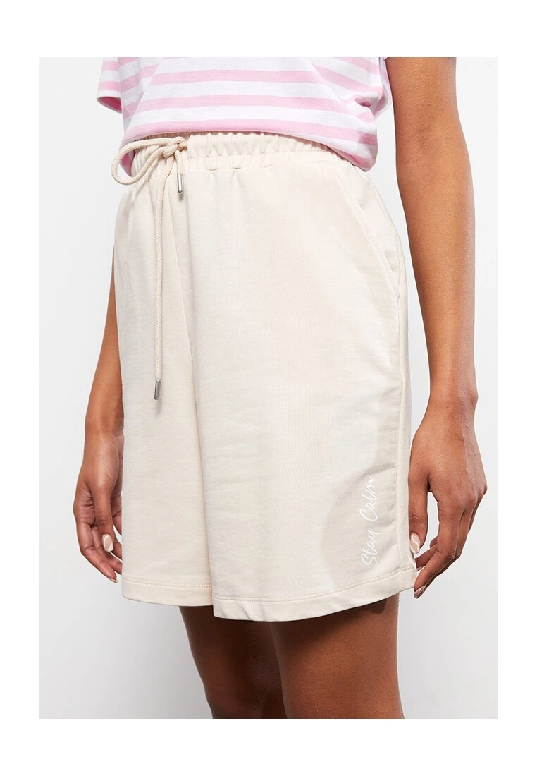 LC WAIKIKI Elastic Waist Text Printed Women Shorts 5 LC WAIKIKI Elastic Waist Text Printed Women Shorts - Image 3