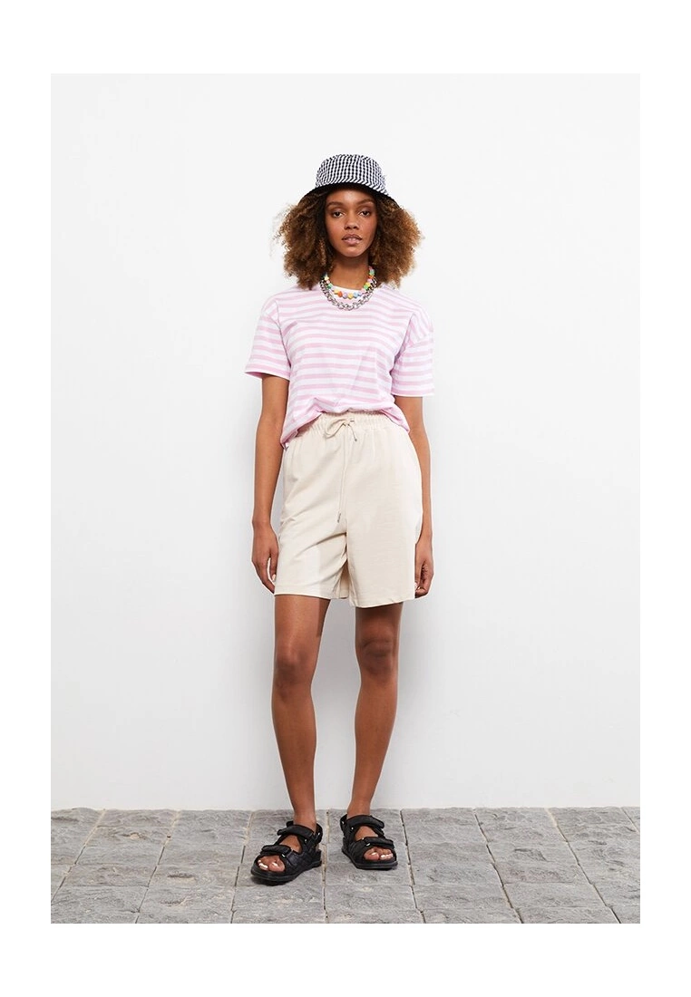 LC WAIKIKI Elastic Waist Text Printed Women Shorts 6 LC WAIKIKI Elastic Waist Text Printed Women Shorts - Image 4