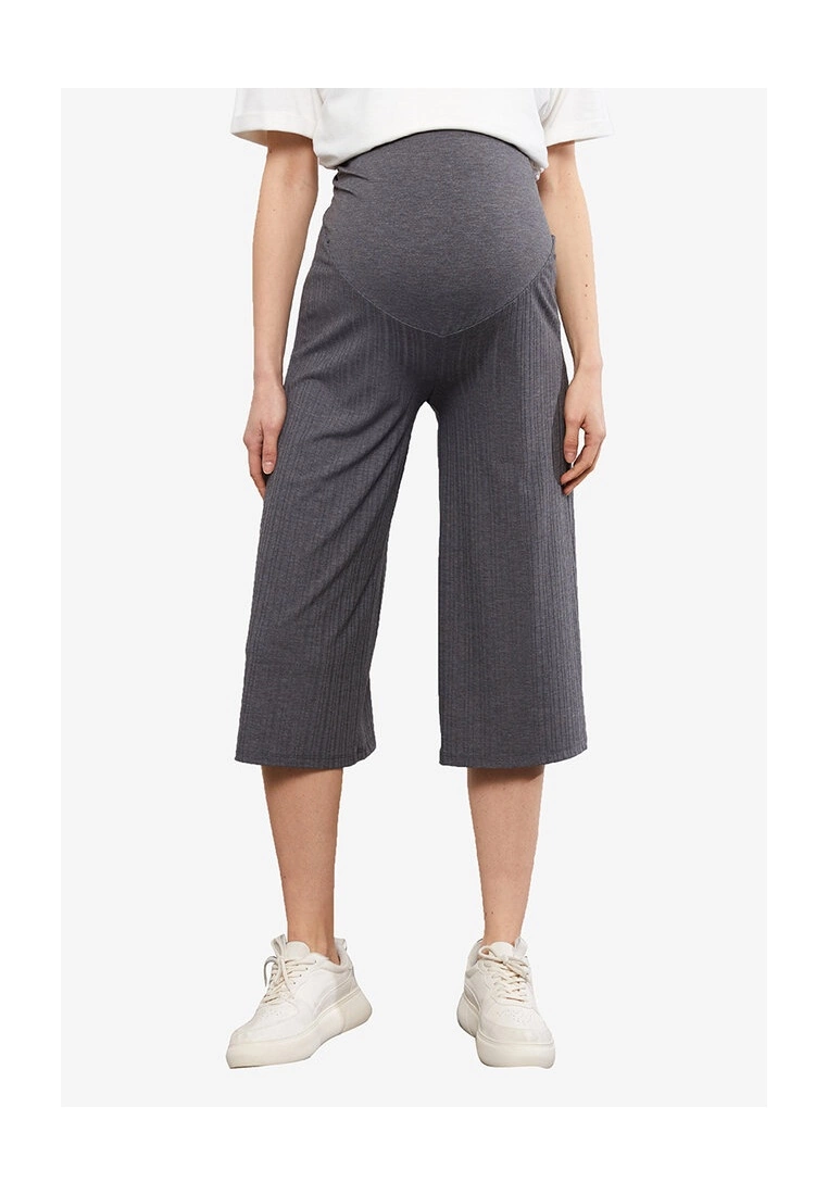 LC WAIKIKI Maternity Plain Capri Pants 3 LC WAIKIKI Maternity Plain Capri Pants