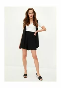 LC WAIKIKI Straight Pocket Detailed Women's Shorts -LC WAIKIKI popular shop lc waikiki 5079 6601616 4