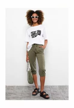 LC WAIKIKI Women's Jogger Capri With Elastic Waist Flat Pocket Detailed -LC WAIKIKI popular shop lc waikiki 5109 9472716 4