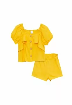 LC WAIKIKI Baby Girl Blouse and Shorts 2-Pack Set