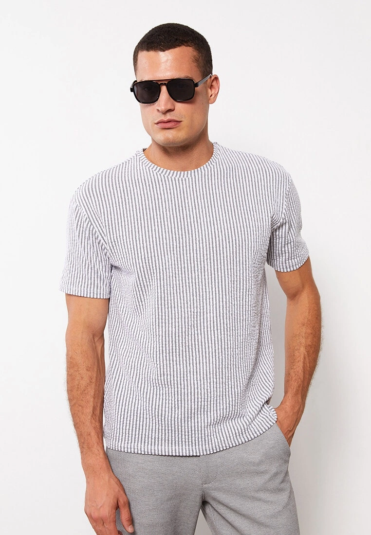 LC WAIKIKI Crew Neck Short Sleeve Striped Men's T-Shirt 3 LC WAIKIKI Crew Neck Short Sleeve Striped Men's T-Shirt