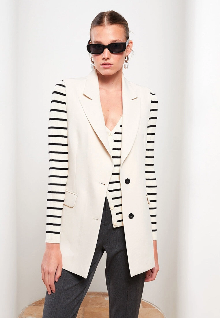 LC WAIKIKI Jacket Collar Plain Crepe Women's Vest 3 LC WAIKIKI Jacket Collar Plain Crepe Women's Vest