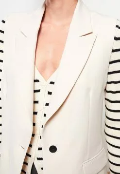 LC WAIKIKI Jacket Collar Plain Crepe Women's Vest 7 LC WAIKIKI Jacket Collar Plain Crepe Women's Vest -LC WAIKIKI popular shop lc waikiki 5575 9629726 2