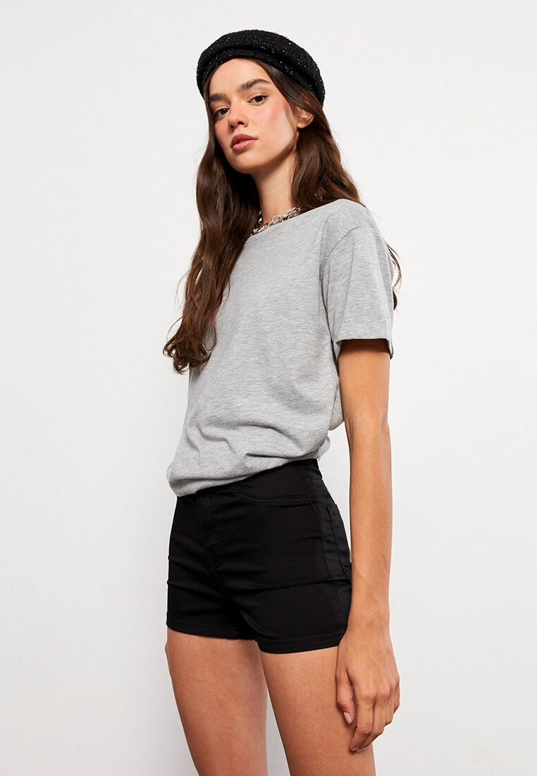 LC WAIKIKI Standard Fit Straight Women's Jean Shorts 4 LC WAIKIKI Standard Fit Straight Women's Jean Shorts - Image 2