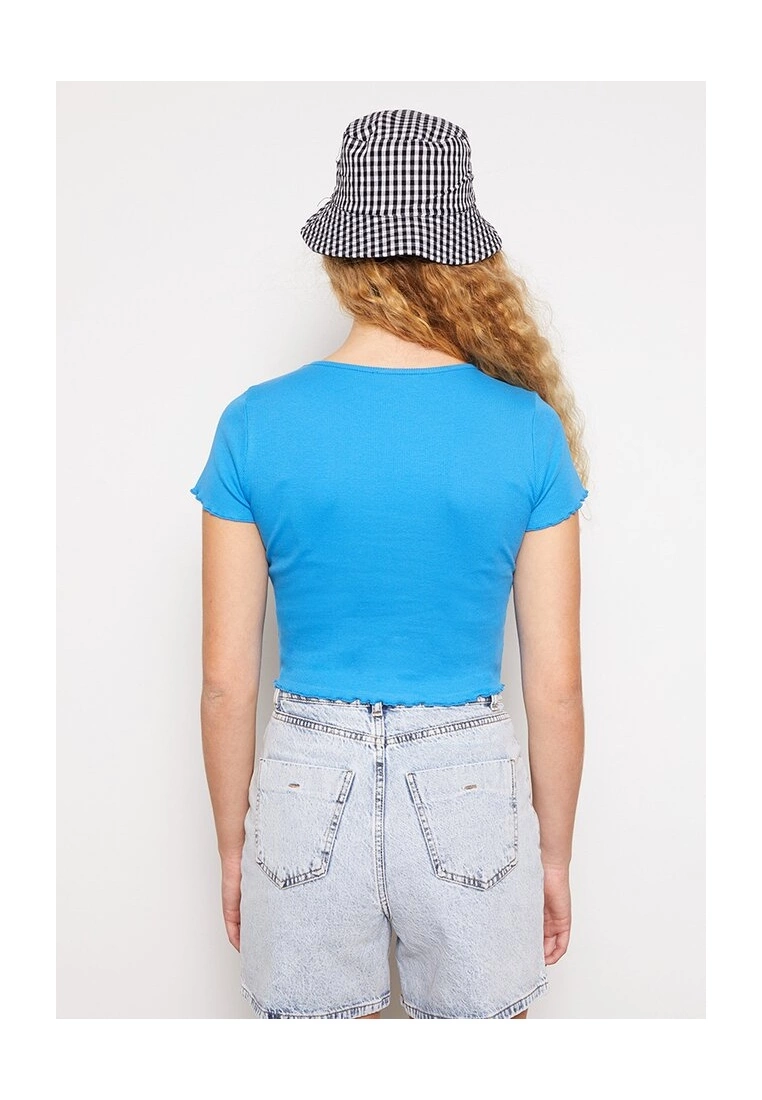 LC WAIKIKI Crew Neck Embroidered T-Shirt 4 LC WAIKIKI Crew Neck Embroidered T-Shirt - Image 2