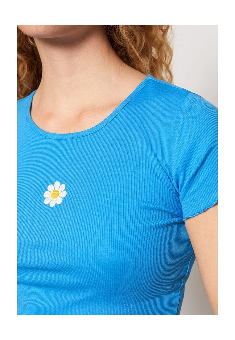 LC WAIKIKI Crew Neck Embroidered T-Shirt 5 LC WAIKIKI Crew Neck Embroidered T-Shirt - Image 3