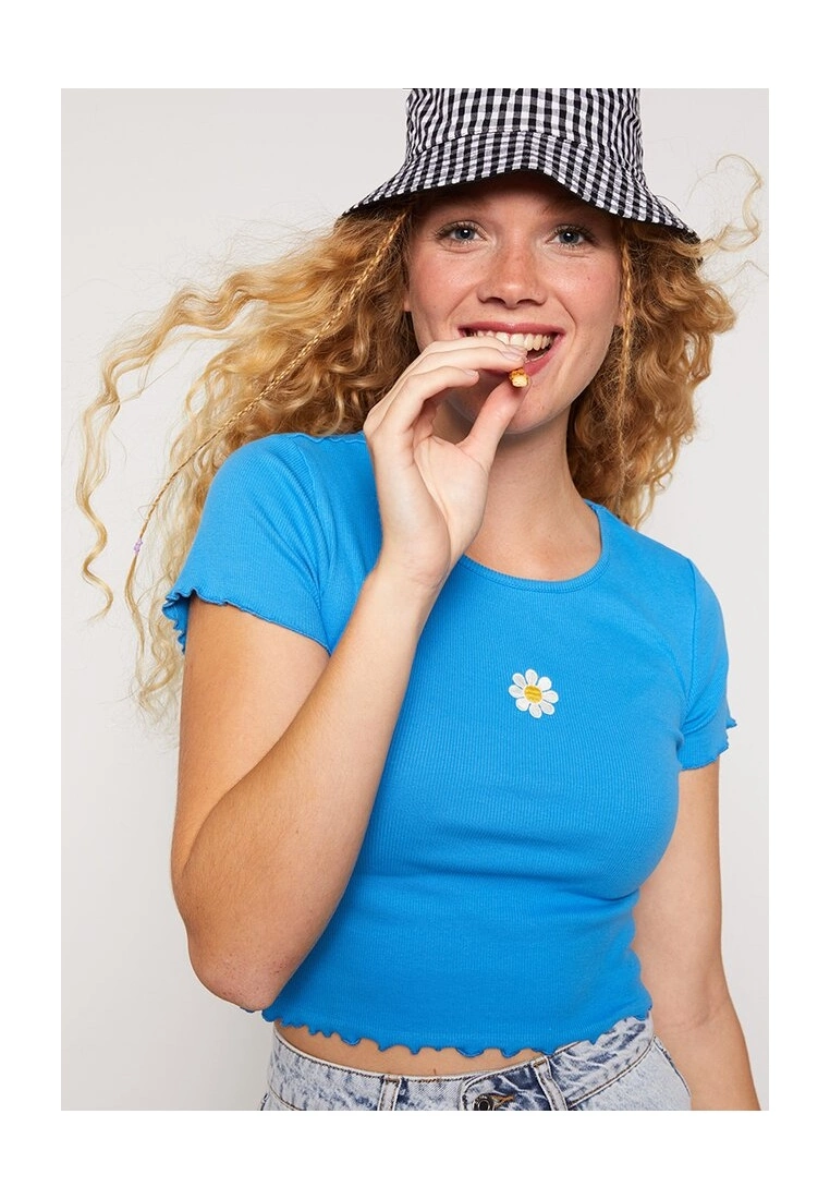 LC WAIKIKI Crew Neck Embroidered T-Shirt 6 LC WAIKIKI Crew Neck Embroidered T-Shirt - Image 4