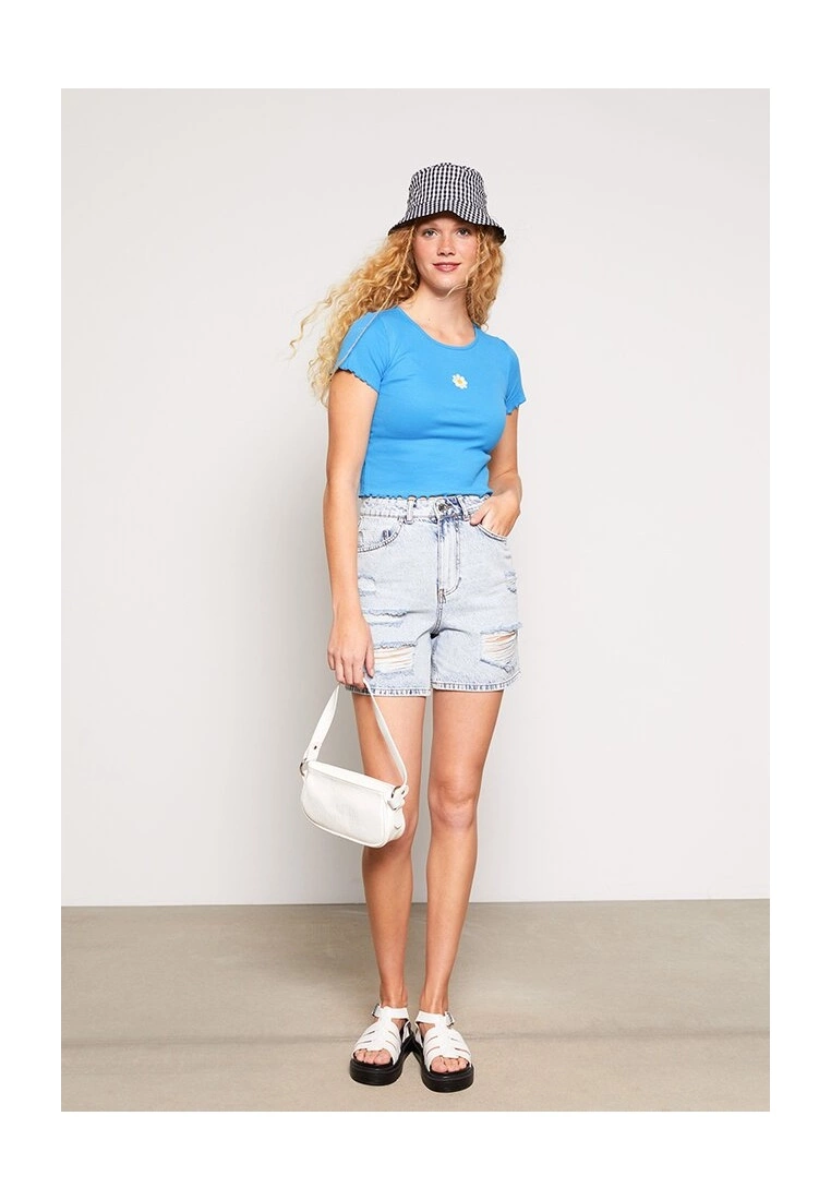 LC WAIKIKI Crew Neck Embroidered T-Shirt 7 LC WAIKIKI Crew Neck Embroidered T-Shirt - Image 5