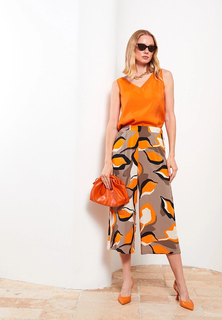 LC WAIKIKI Patterned Viscose Women Capri 4 LC WAIKIKI Patterned Viscose Women Capri - Image 2