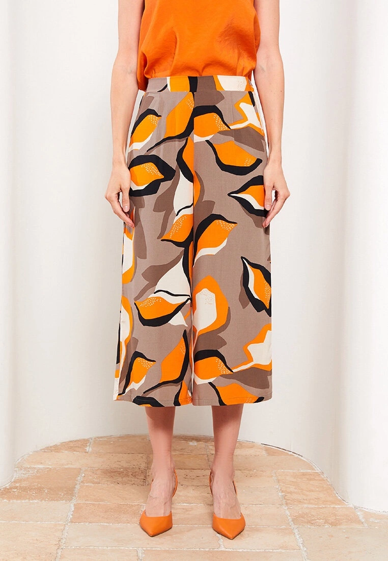 LC WAIKIKI Patterned Viscose Women Capri 6 LC WAIKIKI Patterned Viscose Women Capri - Image 4