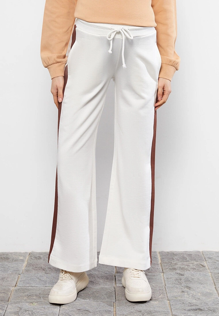 LC WAIKIKI Elastic Waist Stripe Detailed Cotton Maternity Sweatpants 5 LC WAIKIKI Elastic Waist Stripe Detailed Cotton Maternity Sweatpants - Image 3