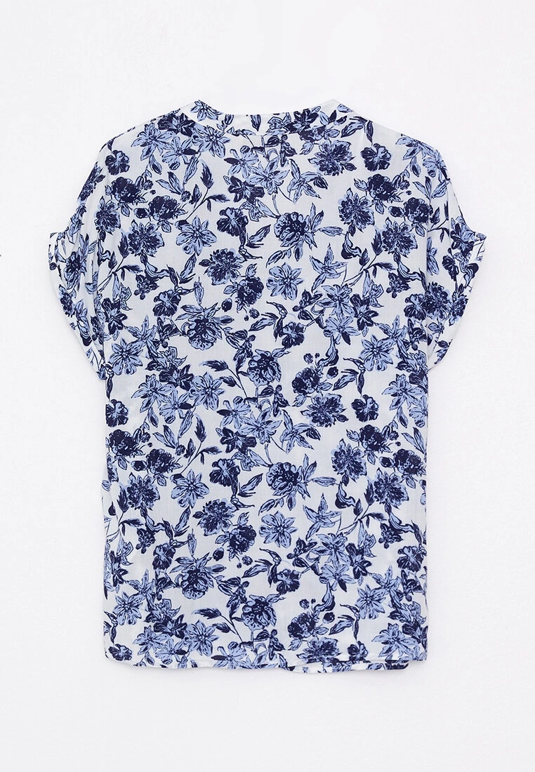 LC WAIKIKI Crew Neck Floral Short Sleeve Crinkle Fabric Women's Shirt 8 LC WAIKIKI Crew Neck Floral Short Sleeve Crinkle Fabric Women's Shirt - Image 6