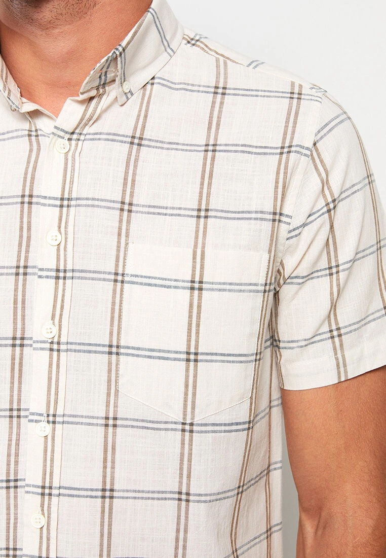 LC WAIKIKI Regular Fit Short Sleeve Plaid Poplin Men's Shirt 6 LC WAIKIKI Regular Fit Short Sleeve Plaid Poplin Men's Shirt - Image 4