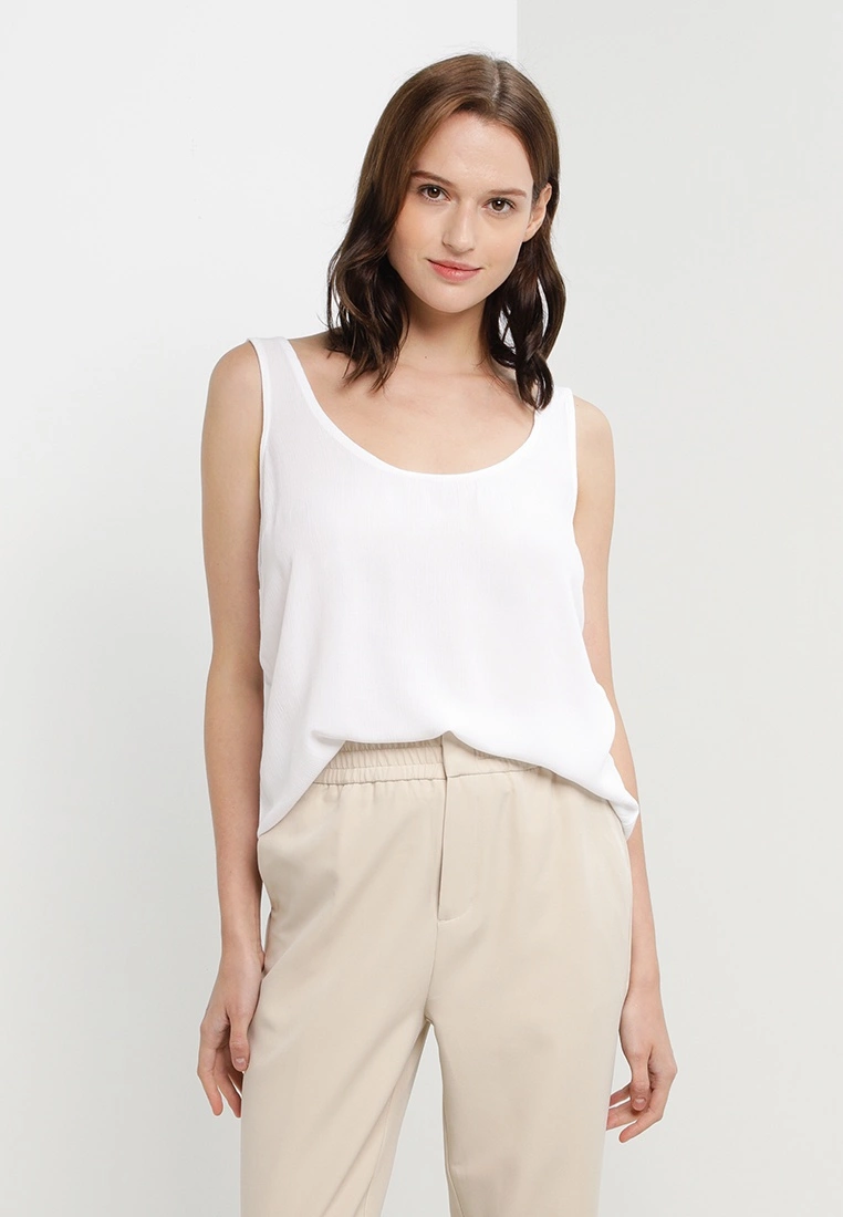 LC WAIKIKI U Neck Straight Sleeveless Women's Viscose Blouse 3 LC WAIKIKI U Neck Straight Sleeveless Women's Viscose Blouse