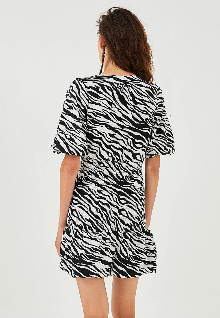 LC WAIKIKI V-Neck Patterned Women's Dress 4 LC WAIKIKI V-Neck Patterned Women's Dress - Image 2