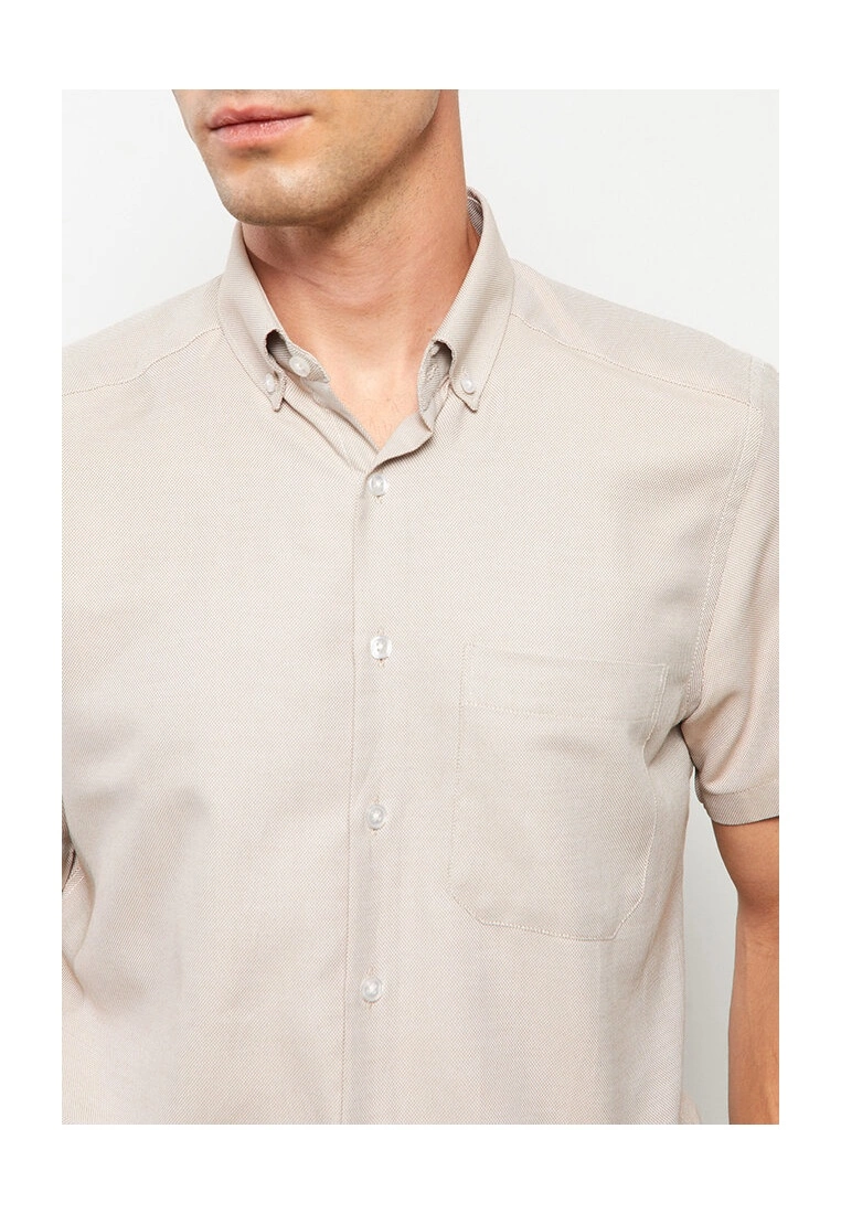 LC WAIKIKI Slim Fit Short Sleeves Oxford Men's Shirt 5 LC WAIKIKI Slim Fit Short Sleeves Oxford Men's Shirt - Image 3