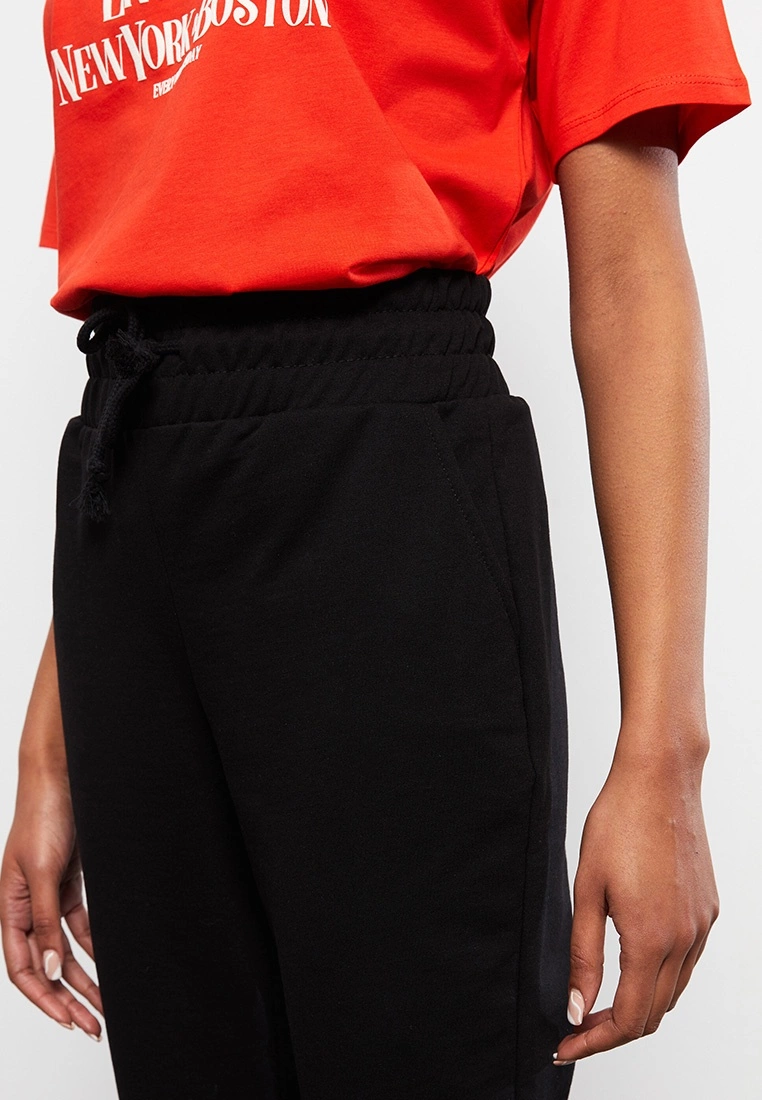 LC WAIKIKI Plain Women's Jogger Sweatpants 5 LC WAIKIKI Plain Women's Jogger Sweatpants - Image 3