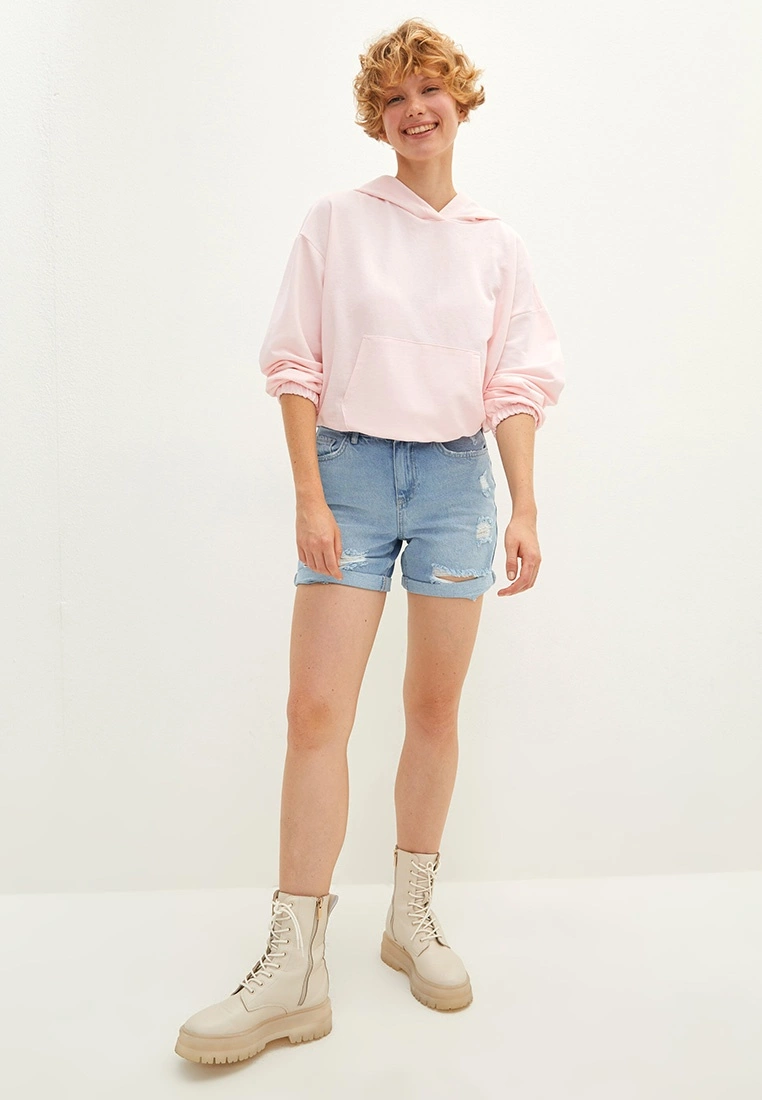 LC WAIKIKI Boyfriend Fit Ripped Detailed Women's Rodeo Jean Shorts With Pockets 4 LC WAIKIKI Boyfriend Fit Ripped Detailed Women's Rodeo Jean Shorts With Pockets - Image 2