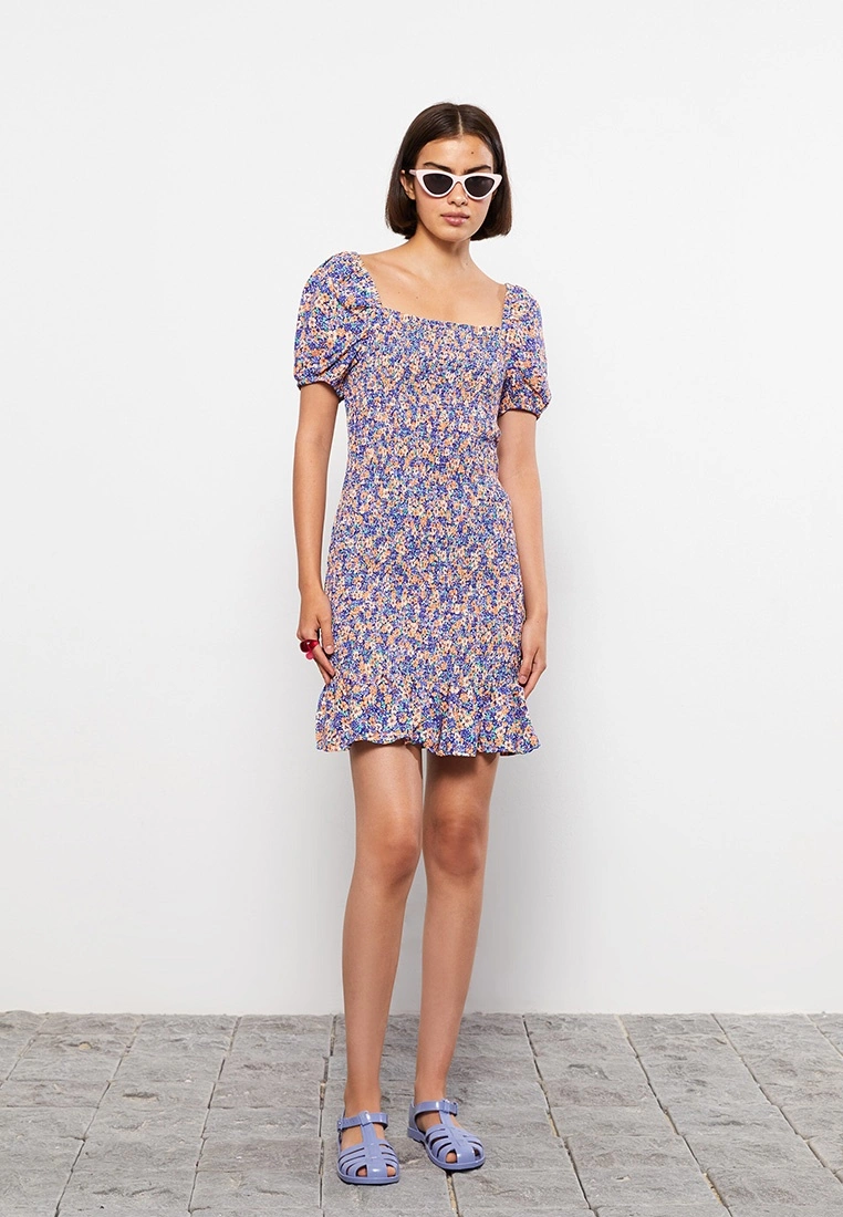 LC WAIKIKI Square Neck Floral Short Sleeve Viscose Women's Dress 4 LC WAIKIKI Square Neck Floral Short Sleeve Viscose Women's Dress - Image 2