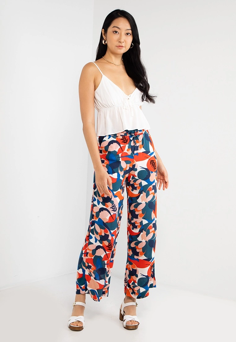 LC WAIKIKI Patterned Viscose Women Trousers 6 LC WAIKIKI Patterned Viscose Women Trousers - Image 4