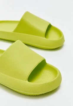 LC WAIKIKI Flat Single Band Girl Slippers -LC WAIKIKI popular shop lc waikiki 8022 2167236 3