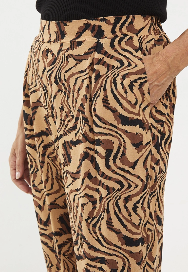 LC WAIKIKI Elastic Waist Comfortable Pattern Patterned Viscose Women's Trousers 6 LC WAIKIKI Elastic Waist Comfortable Pattern Patterned Viscose Women's Trousers - Image 4