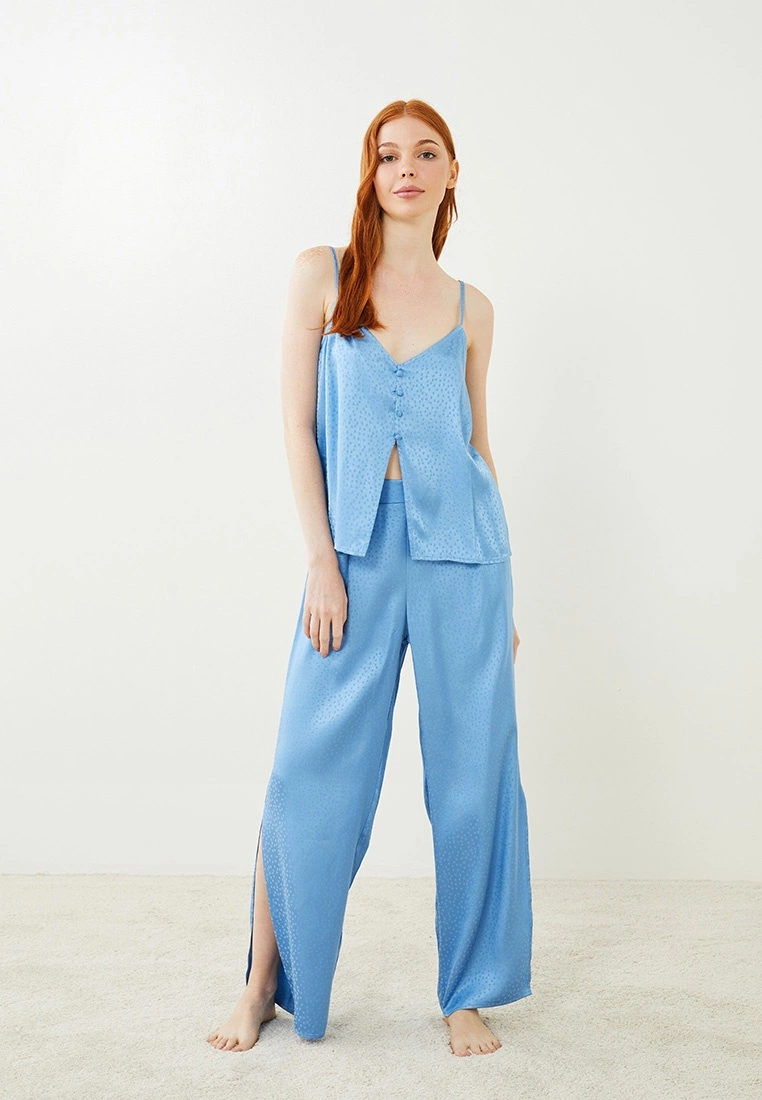 LC WAIKIKI V-Neck Patterned Strap Satin Women's Pajamas Set 5 LC WAIKIKI V-Neck Patterned Strap Satin Women's Pajamas Set - Image 3