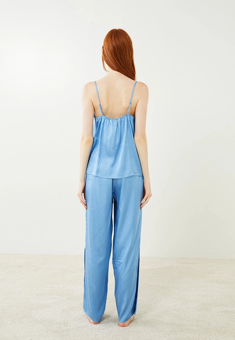 LC WAIKIKI V-Neck Patterned Strap Satin Women's Pajamas Set 7 LC WAIKIKI V-Neck Patterned Strap Satin Women's Pajamas Set - Image 5