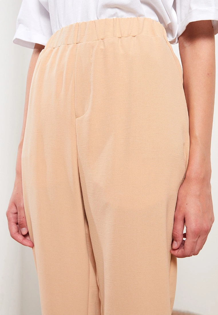 LC WAIKIKI Straight Women Trousers 5 LC WAIKIKI Straight Women Trousers - Image 3