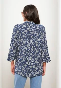 LC WAIKIKI Patterned Long Sleeve Women's Shirt With Button Closure On The Front -LC WAIKIKI popular shop lc waikiki 8292 2074036 5