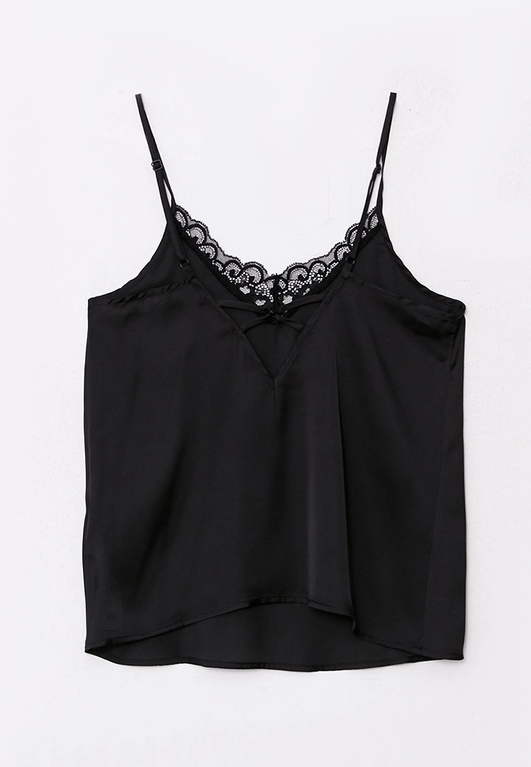 LC WAIKIKI V-Neck Straight Strap Satin Women's Pajamas Set 4 LC WAIKIKI V-Neck Straight Strap Satin Women's Pajamas Set - Image 2