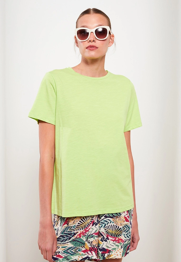 LC WAIKIKI Crew Neck Straight Short Sleeve Cotton Women's T-Shirt 3 LC WAIKIKI Crew Neck Straight Short Sleeve Cotton Women's T-Shirt