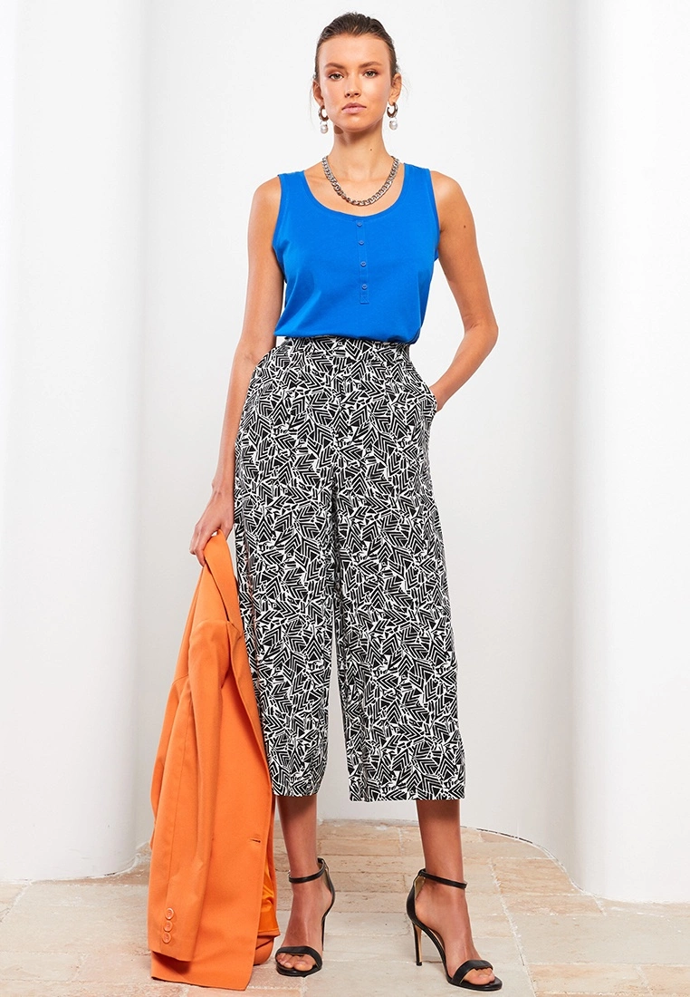 LC WAIKIKI Elastic Waist Viscose Capri Pants 6 LC WAIKIKI Elastic Waist Viscose Capri Pants - Image 4