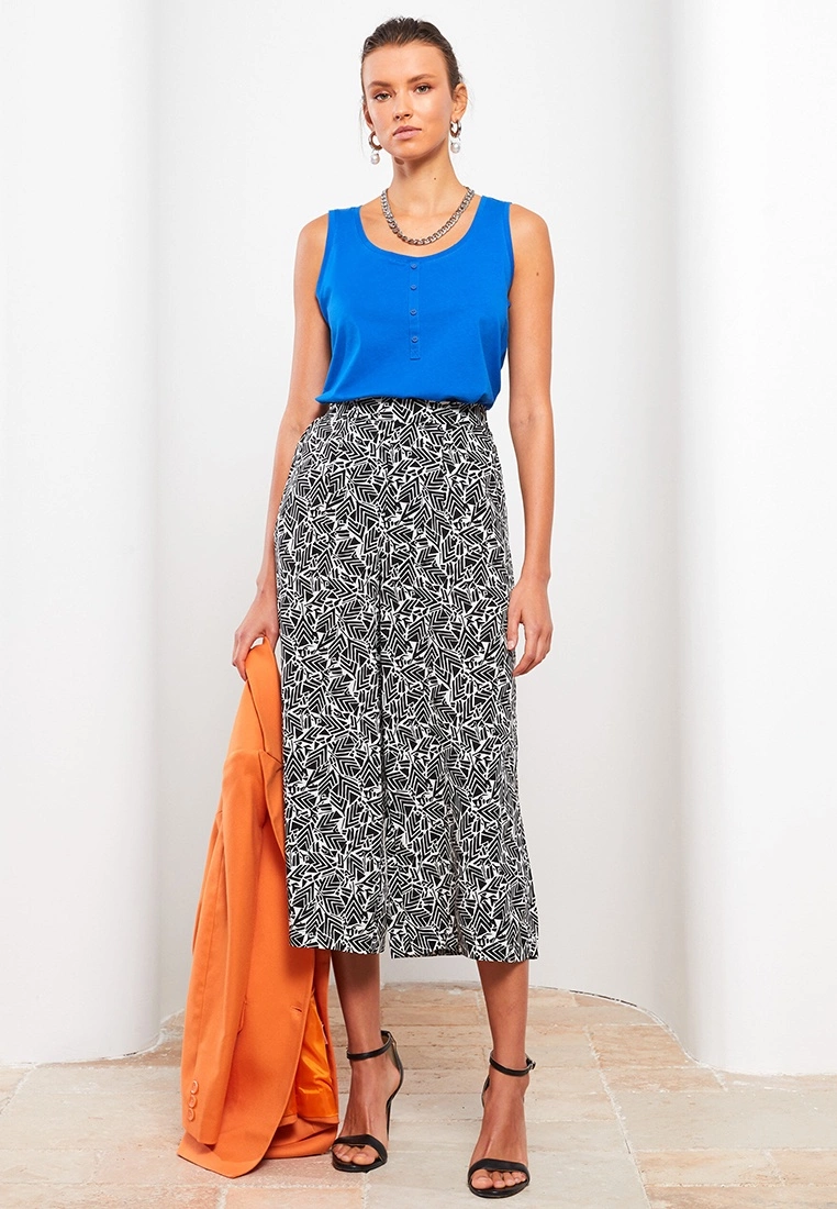 LC WAIKIKI Elastic Waist Viscose Capri Pants 7 LC WAIKIKI Elastic Waist Viscose Capri Pants - Image 5