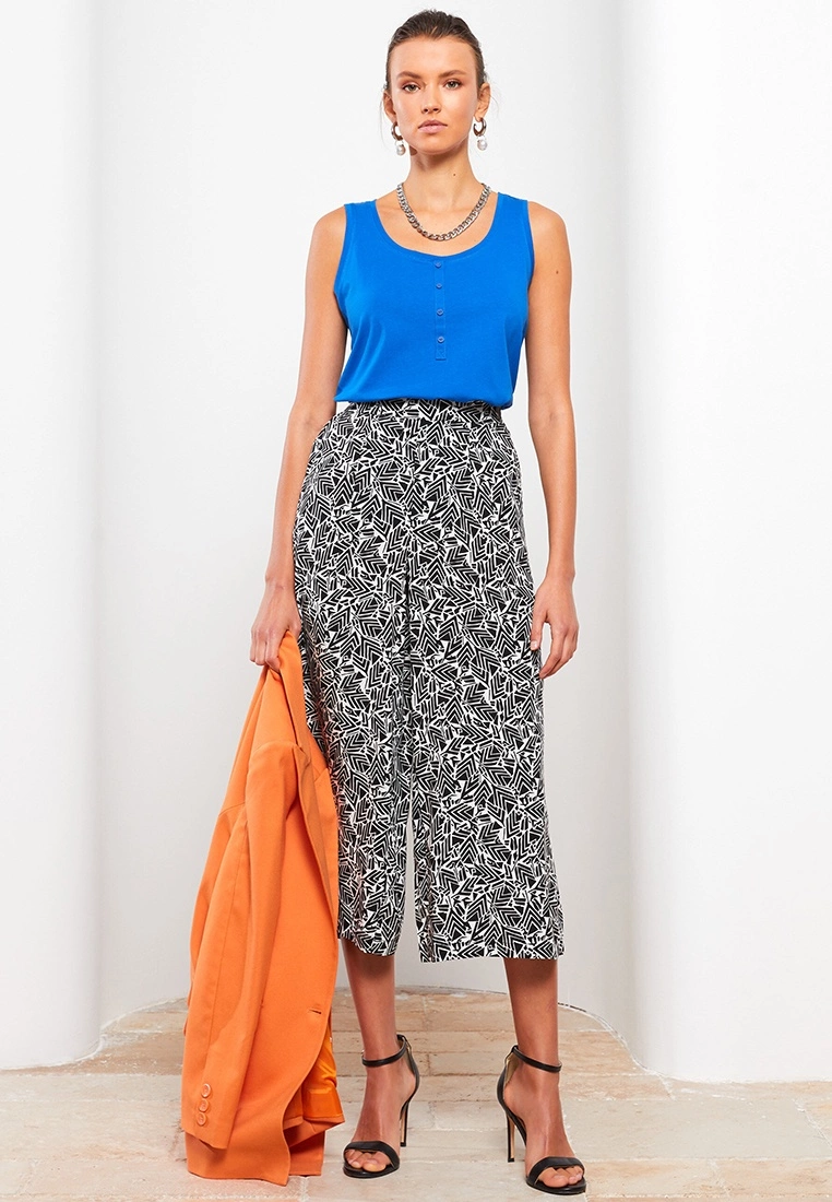 LC WAIKIKI Elastic Waist Viscose Capri Pants 8 LC WAIKIKI Elastic Waist Viscose Capri Pants - Image 6