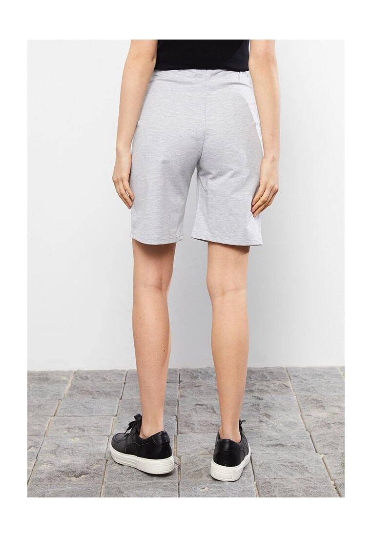 LC WAIKIKI Maternity Elastic Waist Straight Shorts 4 LC WAIKIKI Maternity Elastic Waist Straight Shorts - Image 2