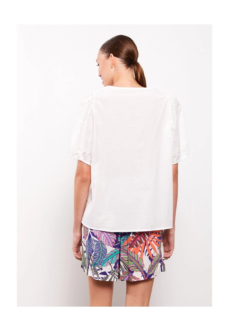 LC WAIKIKI Babydoll Collar Embroidered Blouse 4 LC WAIKIKI Babydoll Collar Embroidered Blouse - Image 2